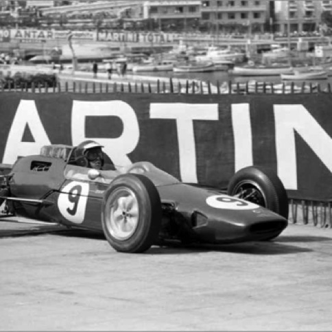 De l'autre côté  des banderoles : le port de Monaco.. De l'autre côté  des banderoles : le port de Monaco..